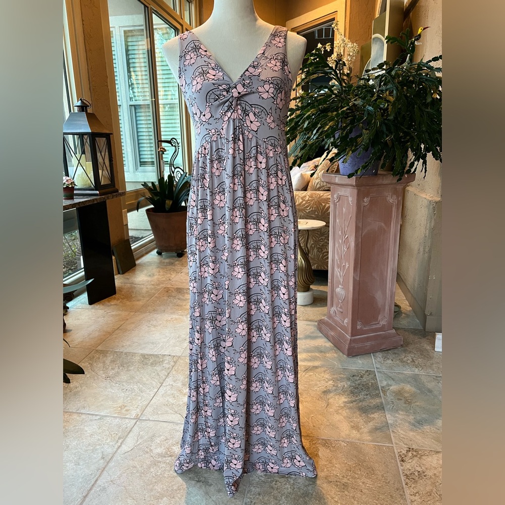 Kickee floral night gown in bamboo fabric, size M.